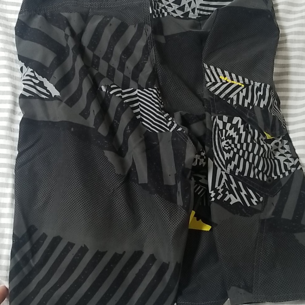 Volcom boardshorts - Picture 2 of 2